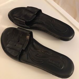 Born Elizabeth Sandals